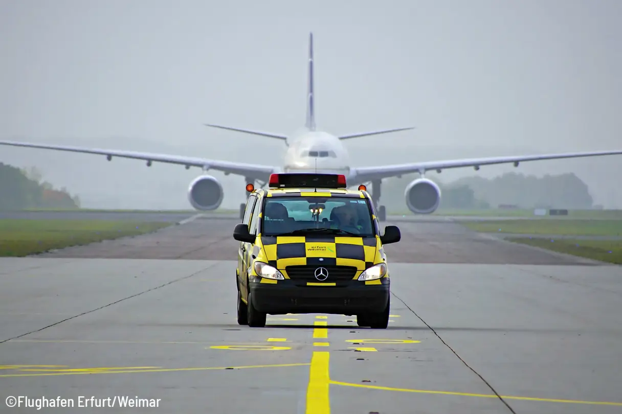 Flugzeug auf dem Rollfeld