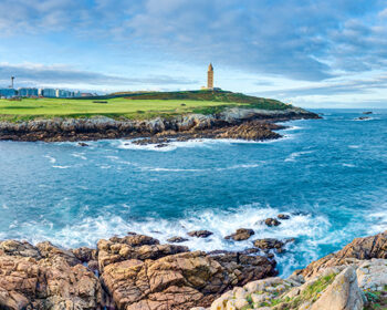 Blick auf A Coruna und den Herkulesturm