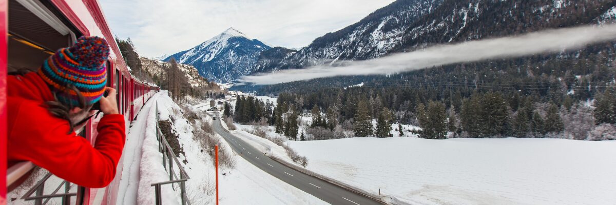 Mit dem Glacier-Express durch die winterliche Schweiz – und zurück in die eigene Kindheit