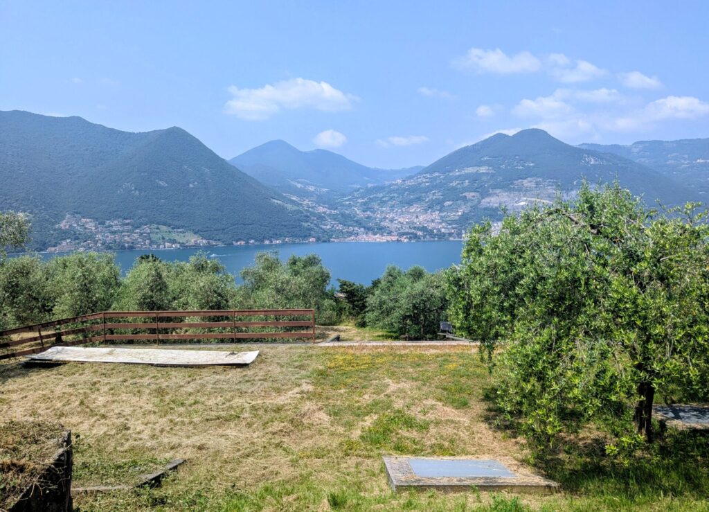 Blick von der Monte Isola auf den Iseosee