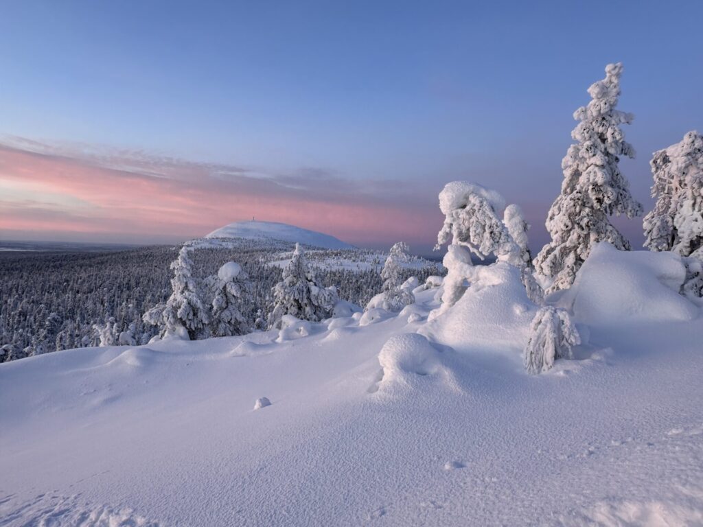 Blick vom Berg Schnee Winter Iso-Syöte Sonnenaufgang