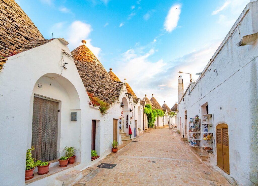 Trulli in Apulien weiße Häuser mit rundem Dach