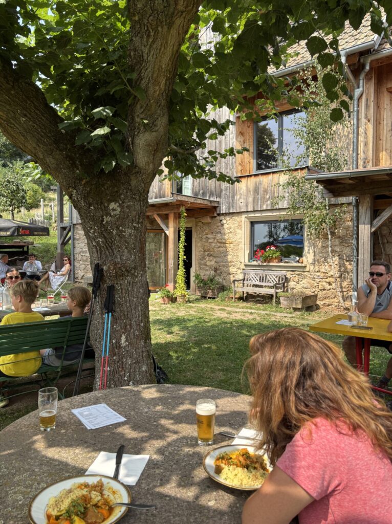 Einkehr Tisch Sommer Elsass