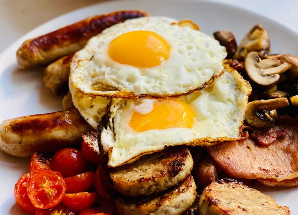 Spiegelei, Wurst, englisches Breakfast