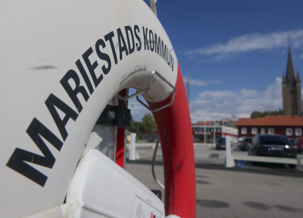 Rettungsring am Hafen von Mariestad