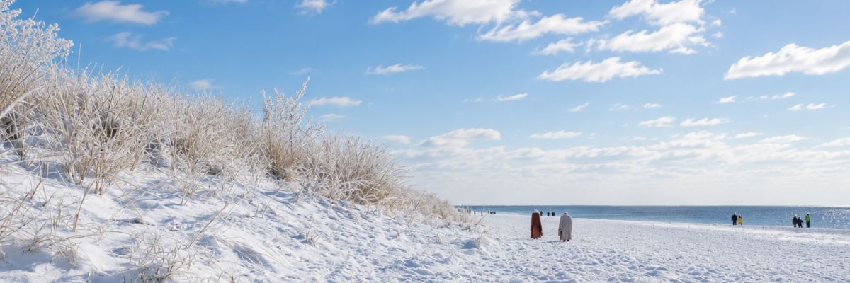 Strand Usedom Winter blauer Himmel